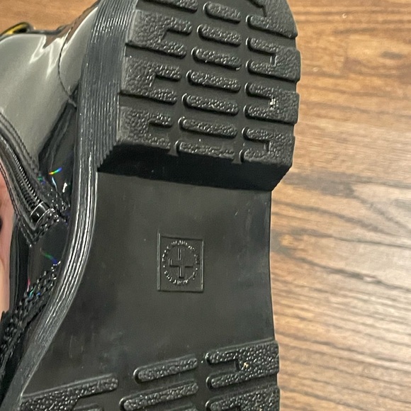 EUC Girls Dr. Martens Shiny Black Boots Rainbow Iridescent girls size 3 - Picture 7 of 11